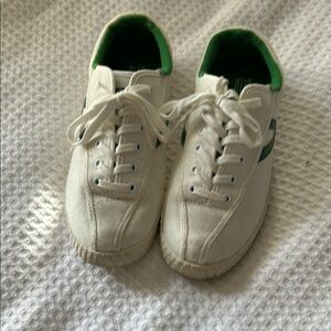 Tretorn canvad Sneakers with Green Accents